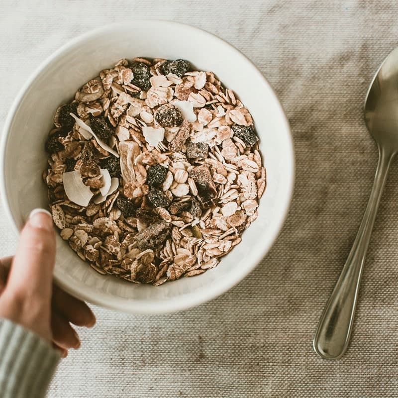 Food is deeply personal, yet many people feel entitled to comment on what others eat. Whether it’s a family member, friend, or stranger, encountering food-shamers can be frustrating. Here are five common types and strategies to handle their unsolicited opinions.